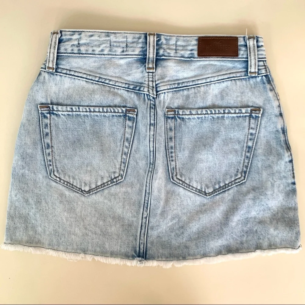 Hollister ~ 100% Cotton Lilac Flower Embroidered Denim Jean High Rise Skirt! - Picture 3 of 9